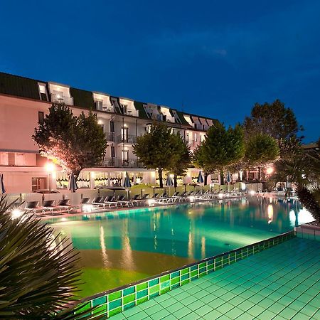 Hotel Paris Resort Белларія-Іджеа-Марина Екстер'єр фото